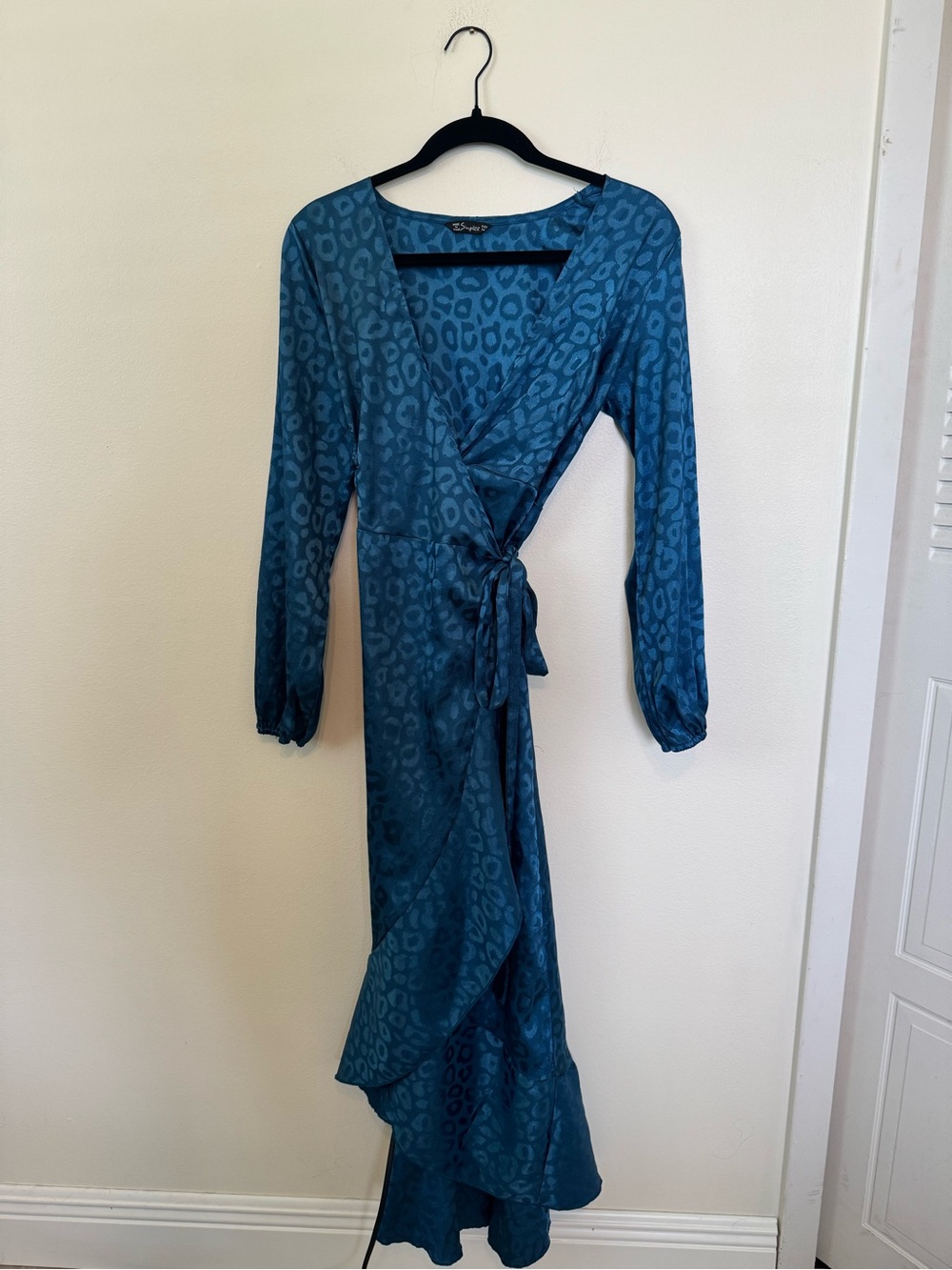 Teal Animal-Print Wrap Dress with Ruffle Hem - women’s Medium